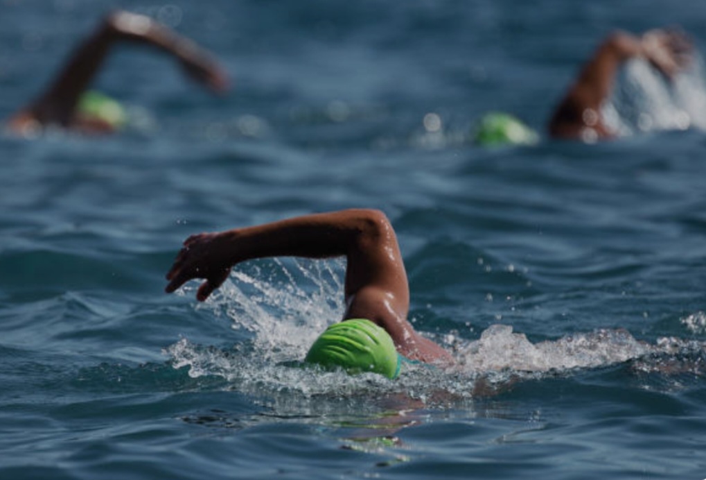 مسابقات ماراتن ۱۰ کیلومتر آب های آزاد به میزبانی جزیره کیش 