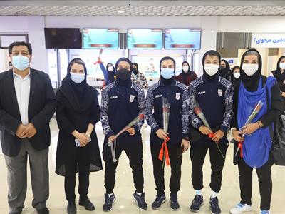 استقبال از بازیکنان تیم ملی فوتبال بانوان در فرودگاه کیش
