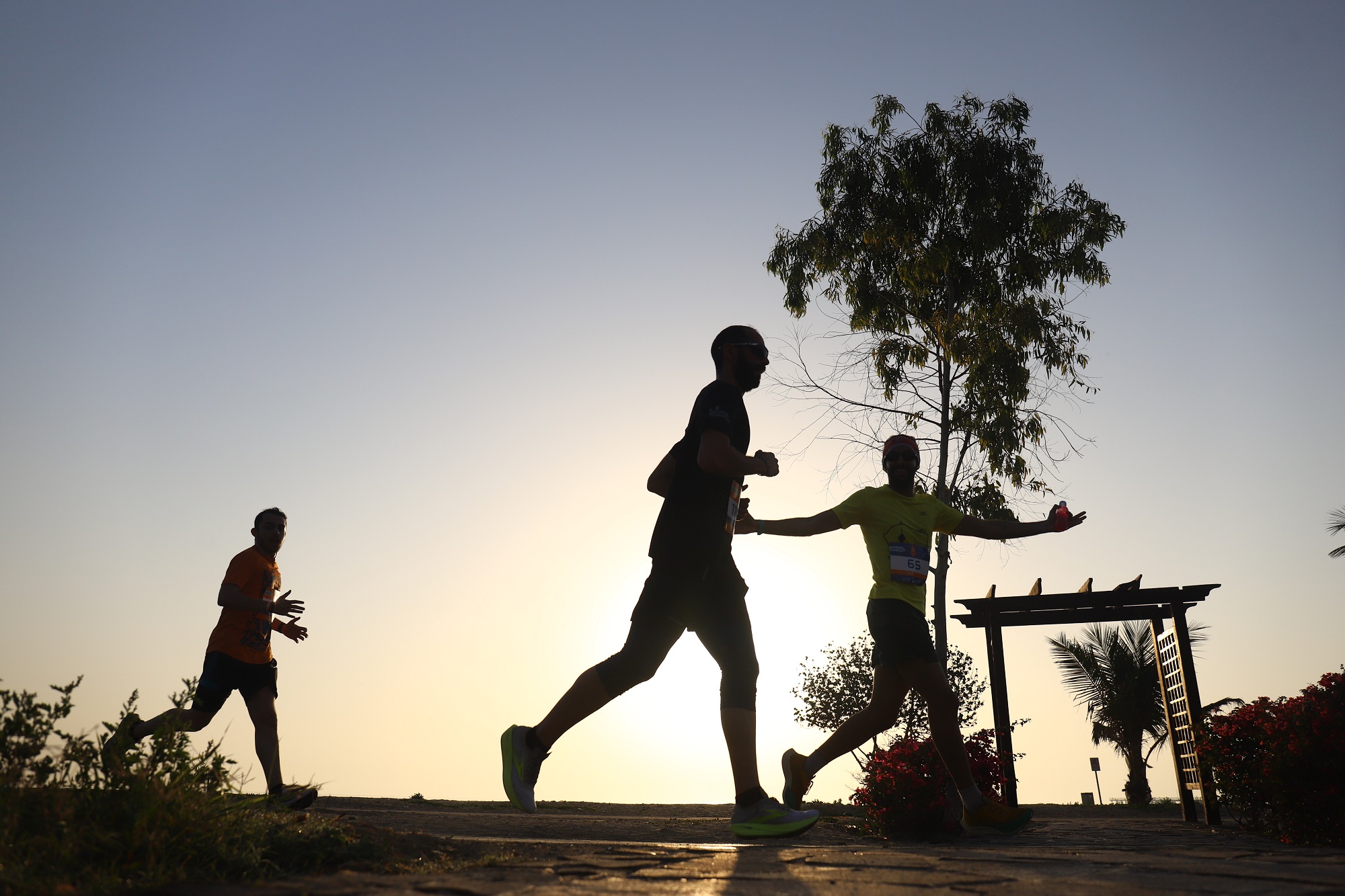 مسابقه دو ماراتن 15 و 42 کیلومتر آقایان و بانوان در جزیره کیش