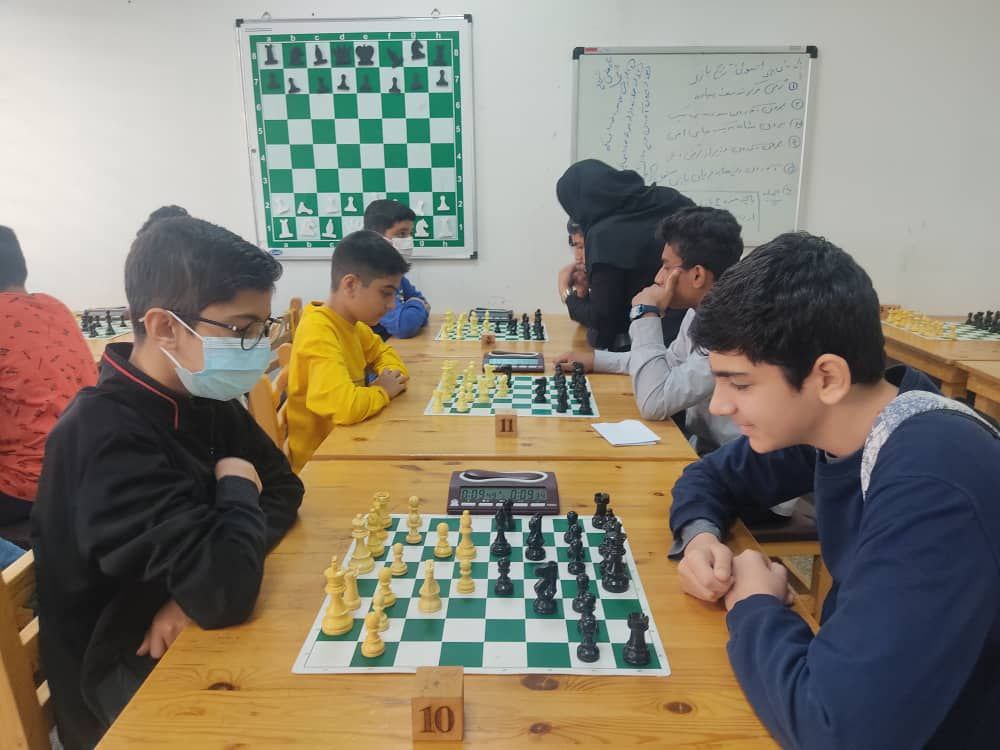 به مناسبت گرامیداشت دهه فجر المپیاد شطرنج دانش آموزی مناطق آزاد پسران کیش برگزار شد 