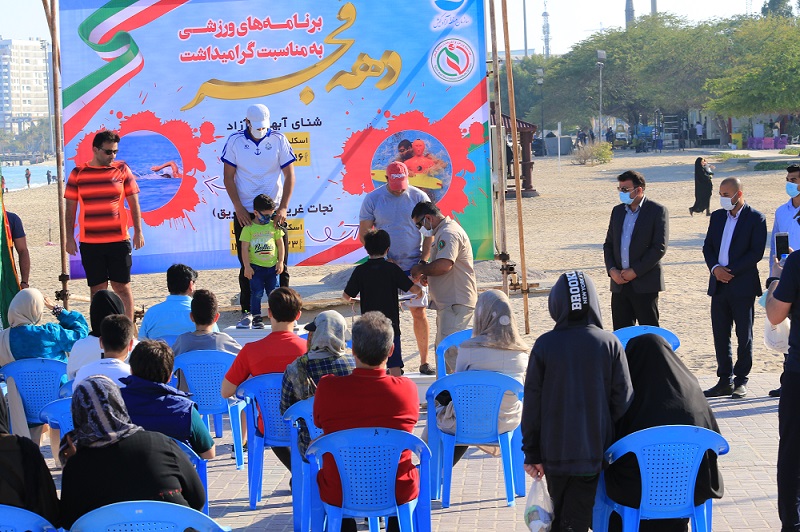 مسابقه شناگران جزیره کیش در آبهای آزاد نیلگون خلیج فارس