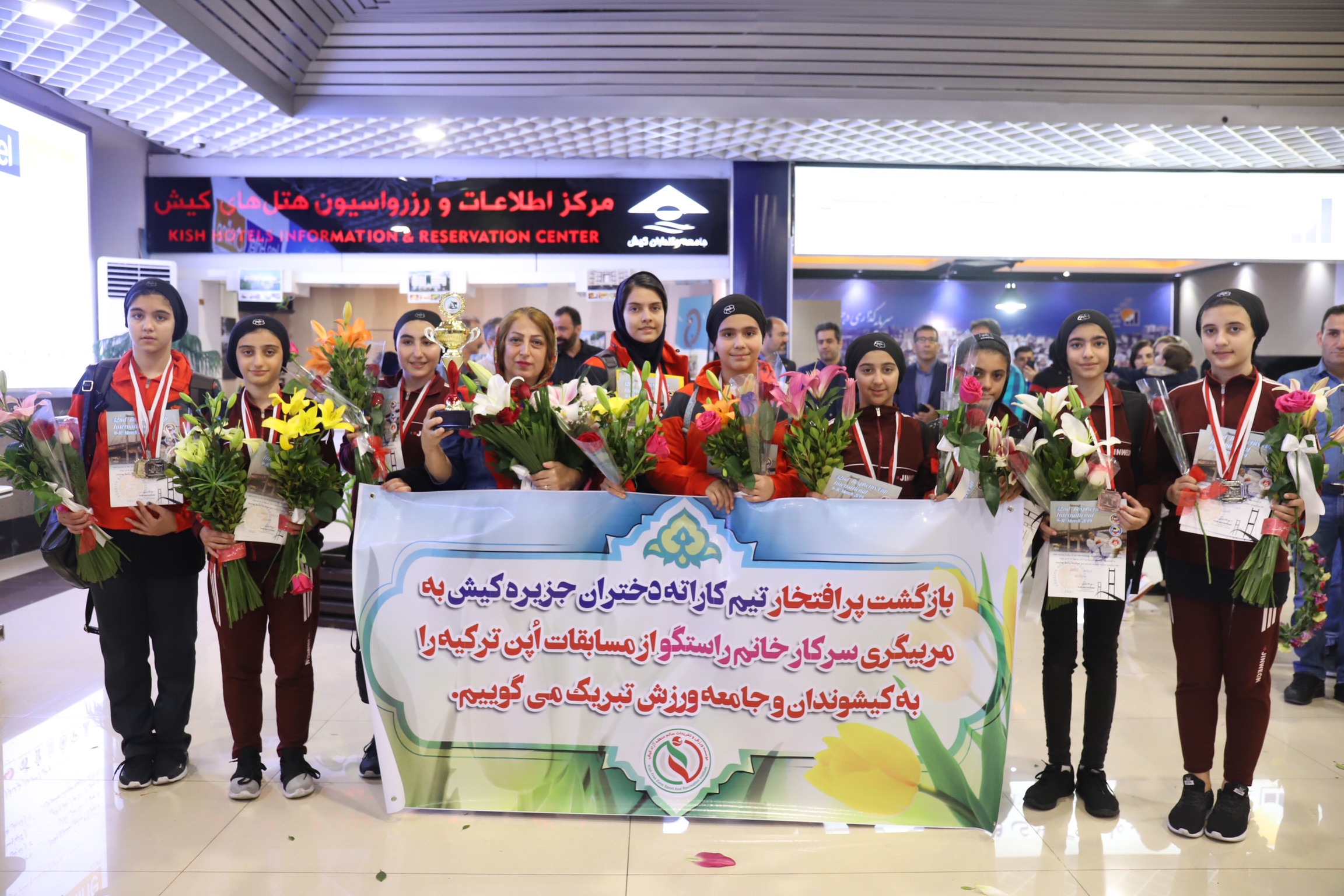 کسب مدال های رنگارنگ تیم کاراته دختران جزیره کیش در مسابقات بوسفر ترکیه 