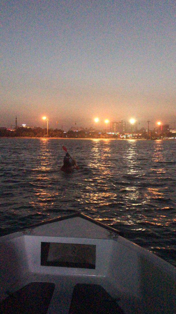 نجات سرنشین قایق کایاک گرفتار شده در دریا