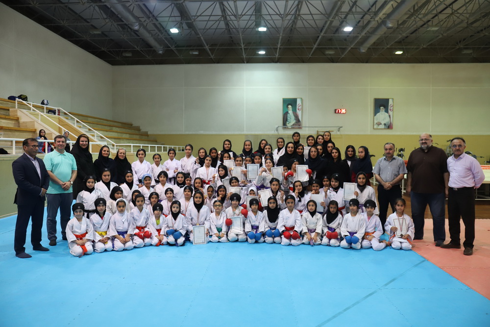 تیم سایروس قهرمان مسابقات کاراته جام رمضان بانوان شد