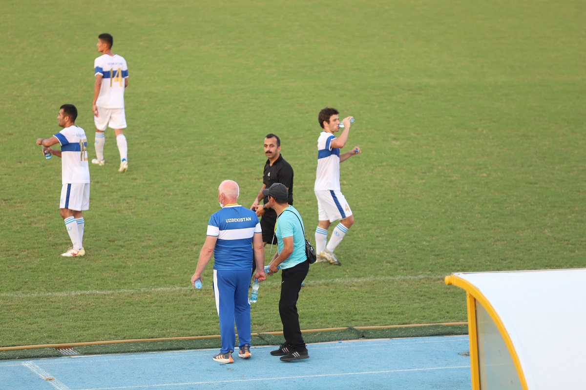 مسابقه فوتبال ناشنوایان ازبکستان- تایلند در جزیره کیش