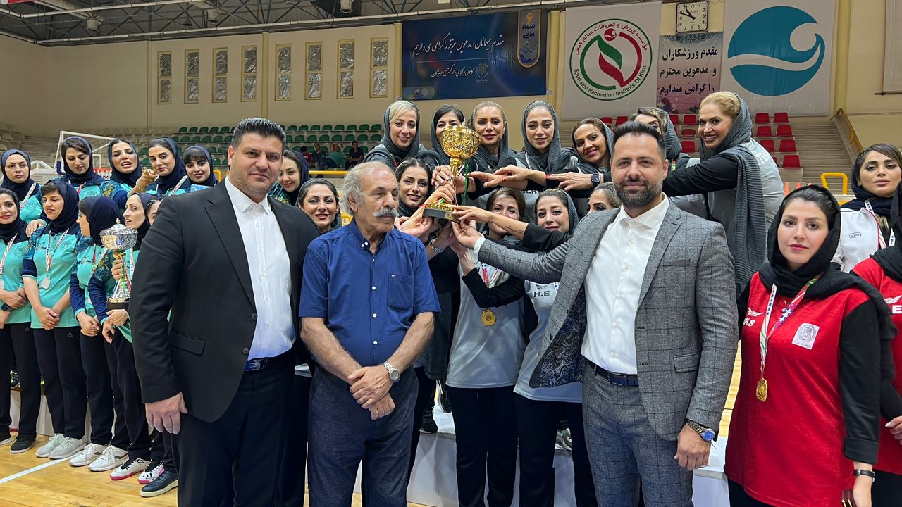 تهران قهرمان مسابقات والیبال بانوان کانون های وکلای دادگستری کشور شد 