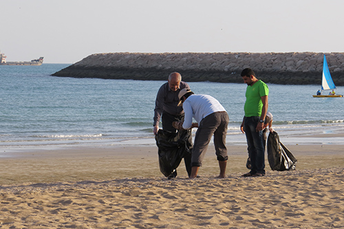 پاکسازی ساحل جزیره کیش توسط ورزشکاران هیأت هندبال