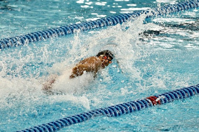 برگزاری مسابقات شنا به مناسبت گرامیداشت هفته دولت