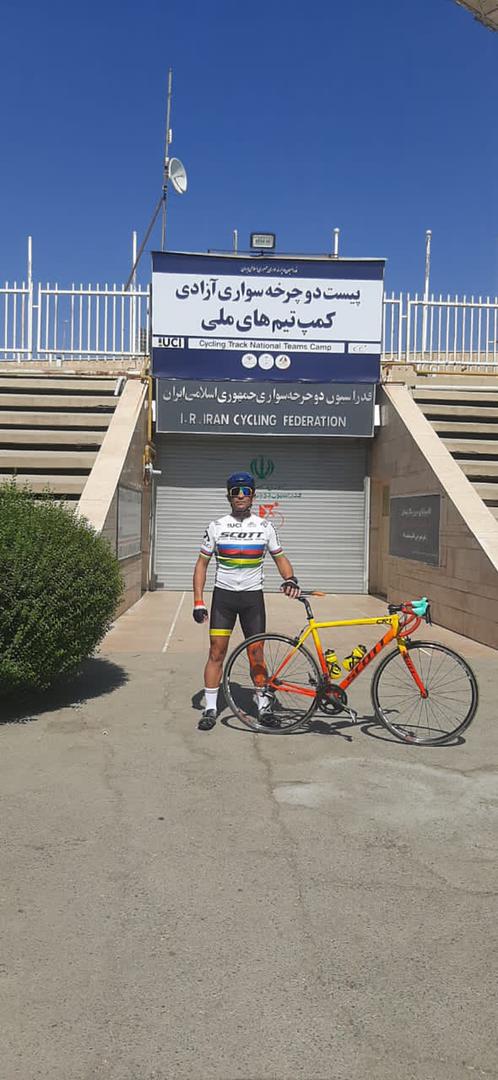 حضور مرتضی بهرام دخت پیشکسوت دوچرخه سواری کیش در مسابقه تایم تریل قهرمانی کشور 