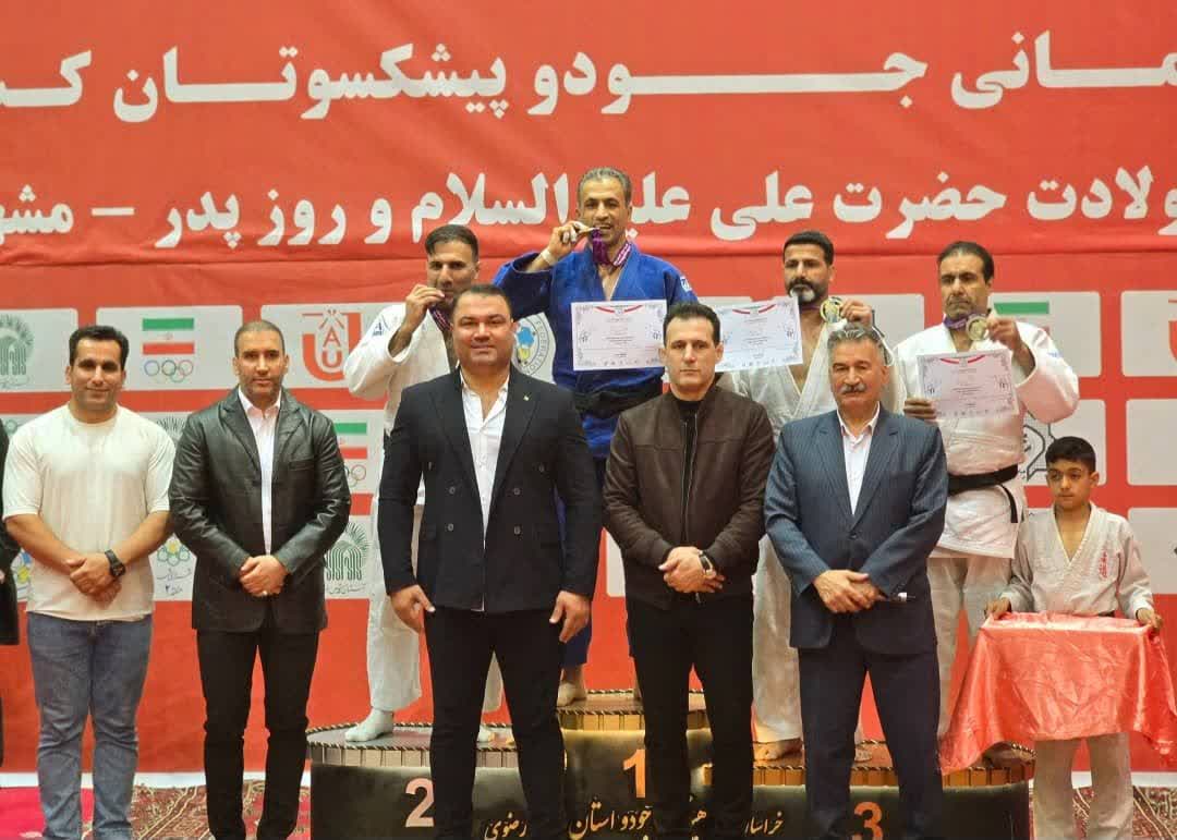 *کسب مدال نقره تیم جودو کیش در مسابقات قهرمانی پیشکسوتان جودو کشور گرامیداشت ولادت حضرت امام علی(ع) و روز پدر* 
