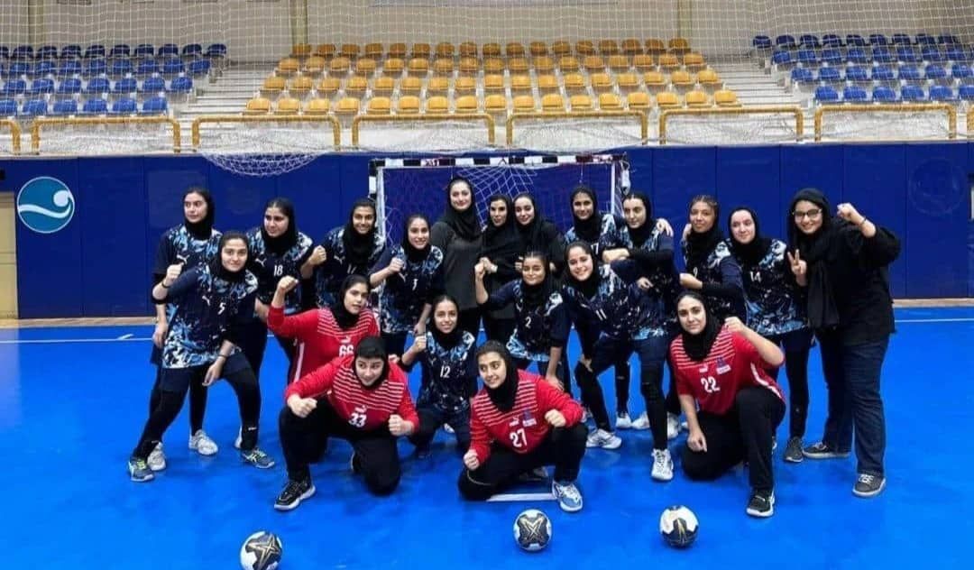 گل باران دختران هندبال کیش در لیگ آیندگان کشور